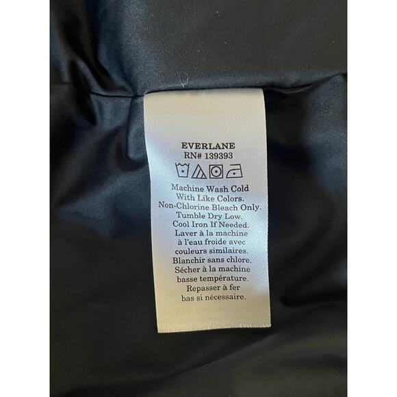 Everlane Puffer Bomber - Picture 10 of 10